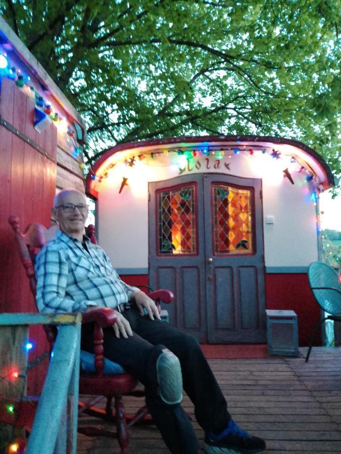 La Roulotte De Lola - Chambre D'Hotes La Celle  Eksteriør bilde