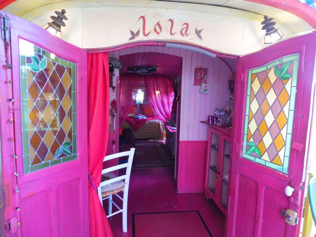 La Roulotte De Lola - Chambre D'Hotes La Celle  Eksteriør bilde