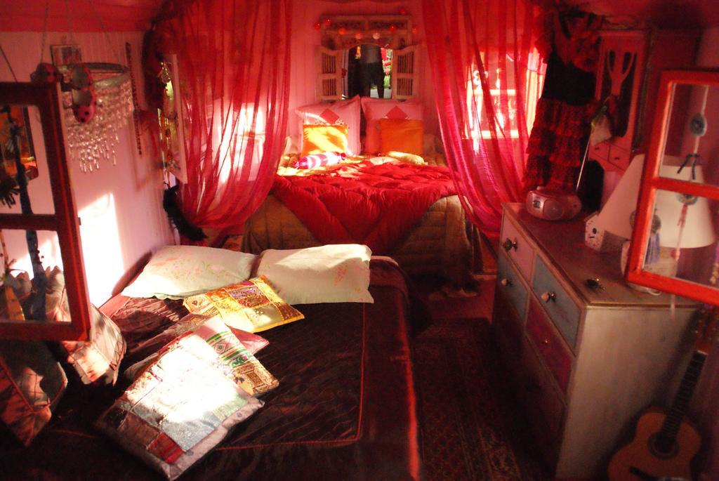 La Roulotte De Lola - Chambre D'Hotes La Celle  Eksteriør bilde